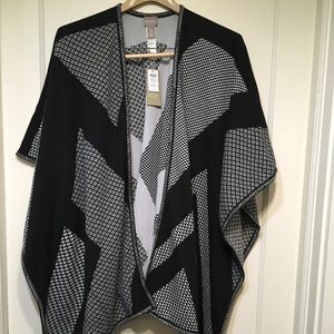 Chico’s Ruana NWT Graphic Reversible Black/Gray No Sz